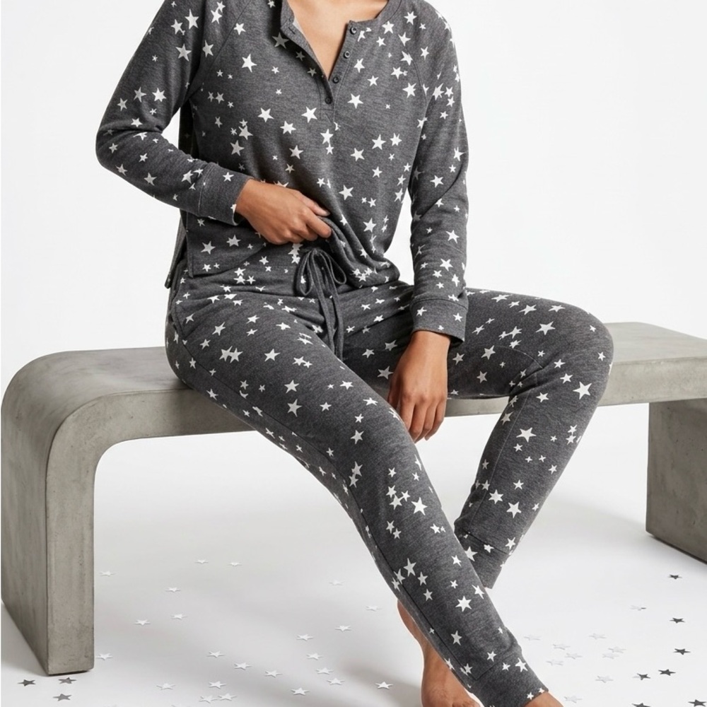 Victoria's Secret 2-Piece Glow Waffle Thermal Set Charcoal Star Print Henley
